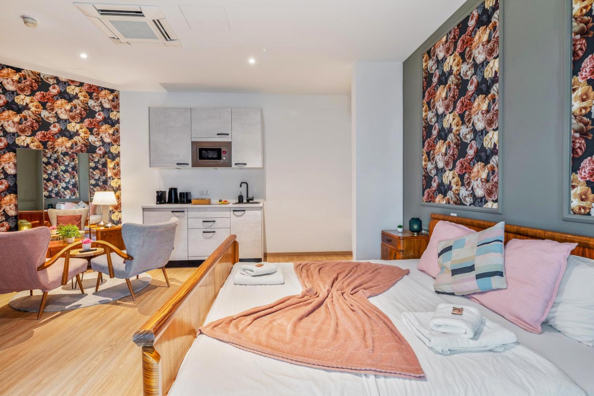 Stylish Flower Power Studio - Close To City Center & Public Transport - Ac & Wifi Wien Exteriör bild