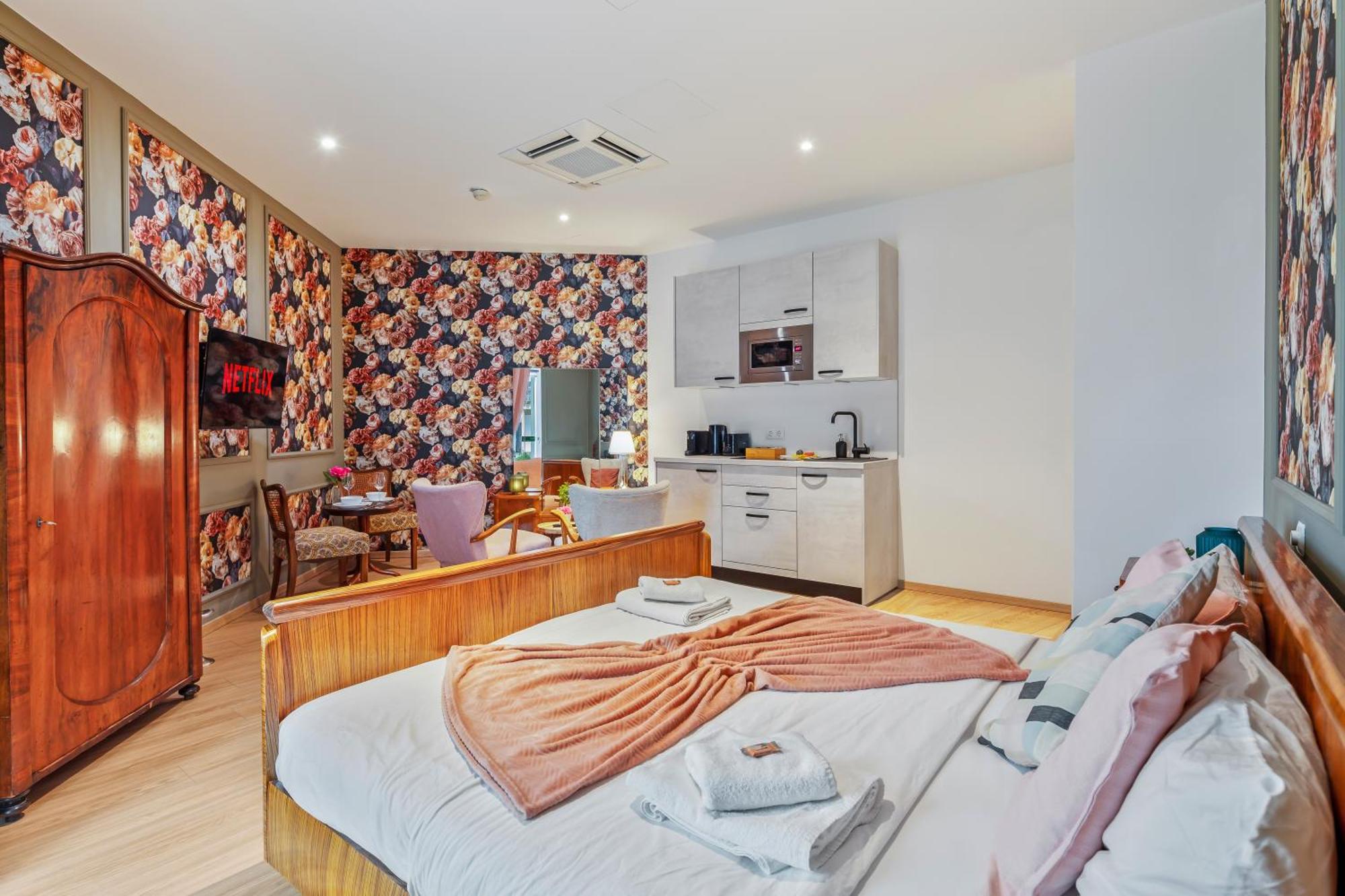 Stylish Flower Power Studio - Close To City Center & Public Transport - Ac & Wifi Wien Exteriör bild